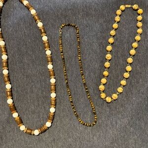 462A Vintage Brown and Cream Beaded Necklace Set.